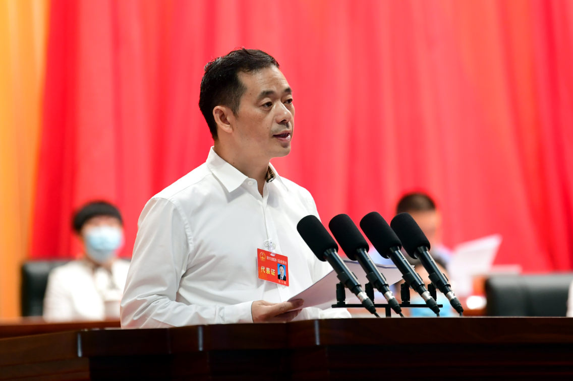 我区召开区十八届人大四次会议,区长刘小强代表区政府向大会作工作